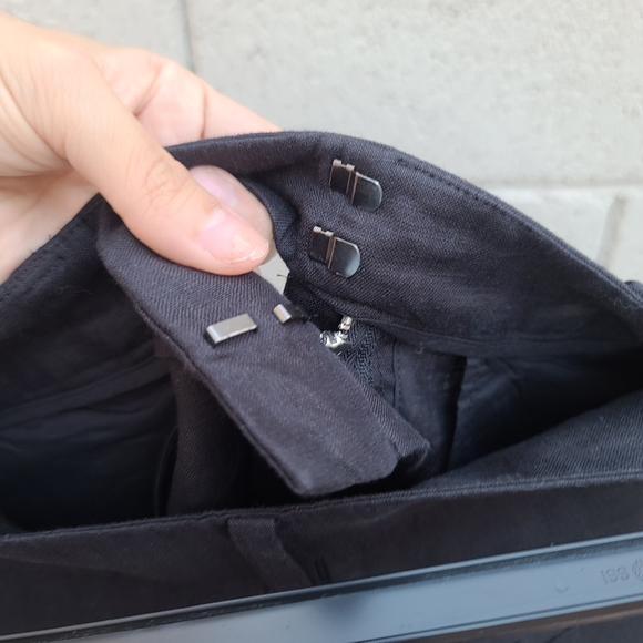 & Other Stories | Relaxed Linen Shorts in Black Size 0 - Picture 7 of 8